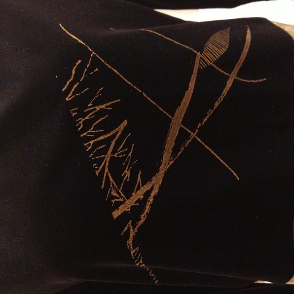 K.D. Spring black and print velour top Sz M 🎁 - Picture 2 of 7